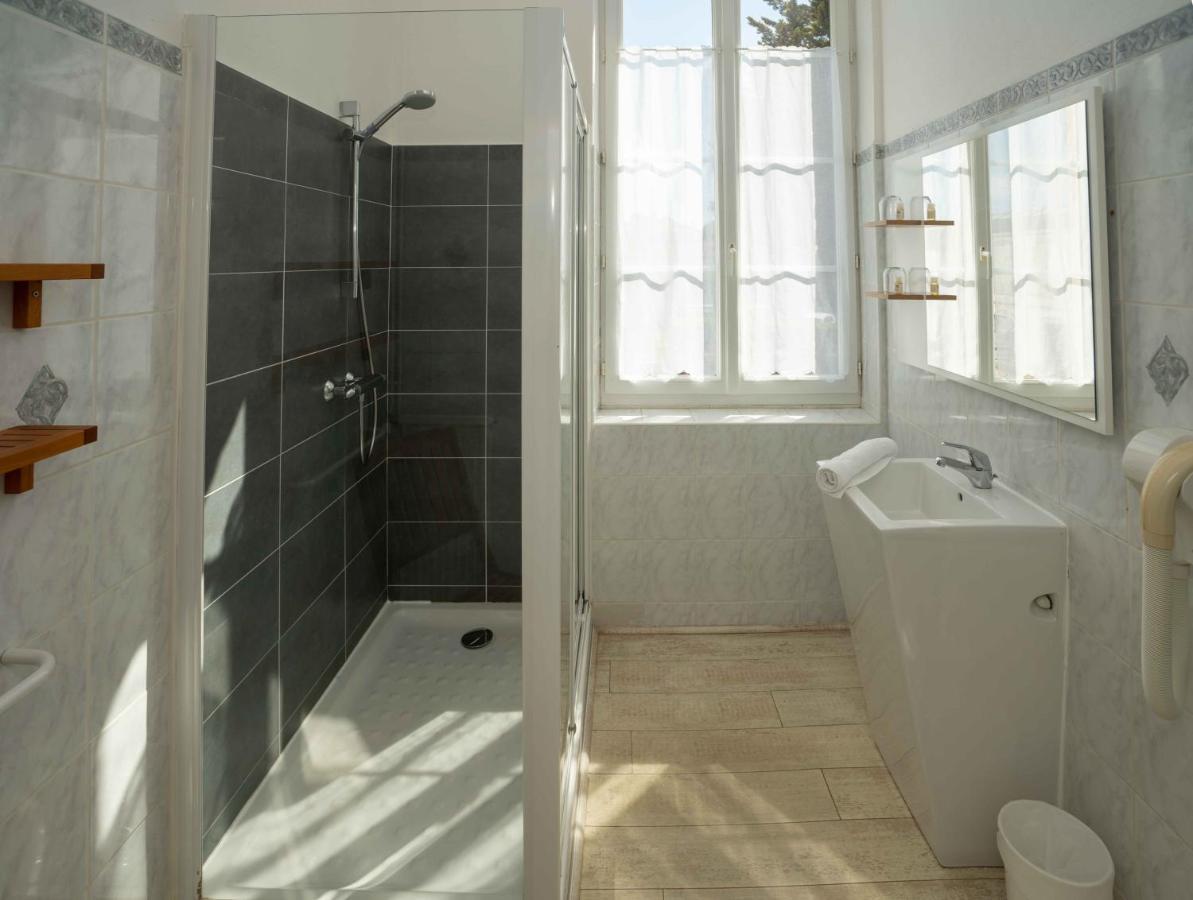 Hotel Le Square Saint-Pierre-d'Oleron Εξωτερικό φωτογραφία