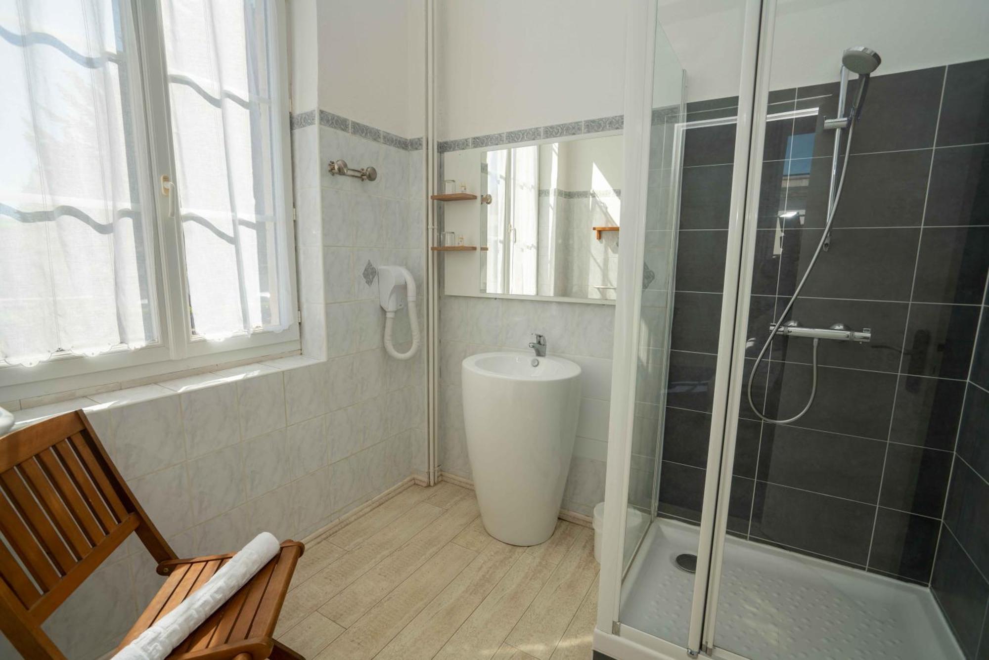 Hotel Le Square Saint-Pierre-d'Oleron Εξωτερικό φωτογραφία